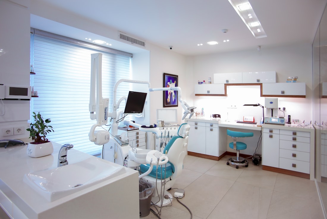 Calm, modern treatment suite at the atelier